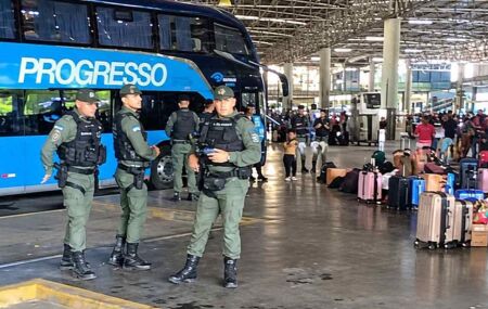 Opera&ccedil;&atilde;o da PMPE no Terminal Integrado de Passageiros do Recife.