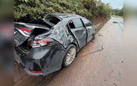 Pedro Rousseff sofre acidente de carro.