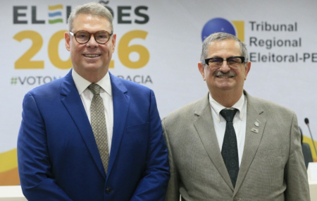 Erik Sim&otilde;es tomou posse como presidente do TRE-PE 