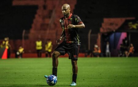 Ronaldo Henrique fala sobre sa&iacute;da do Sport e diverg&ecirc;ncias com membros do clube.