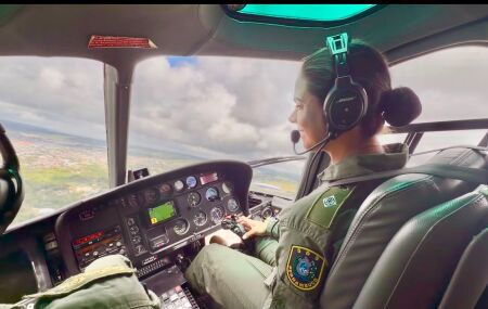 Tenente do Corpo de Bombeiros se torna primeira mulher a concluir curso de piloto de helic&oacute;ptero do GTA em Pernambuco.