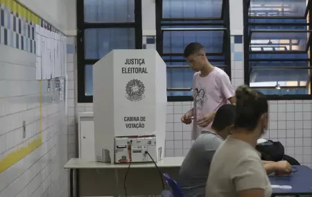 Eleitor em vota&ccedil;&atilde;o