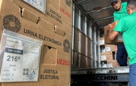 Transporte de urnas eletr&ocirc;nicas.