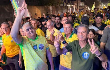 Coronel Alberto Feitosa participa de carreata em apoio a Fl&aacute;vio Bolsonaro em Carpina.