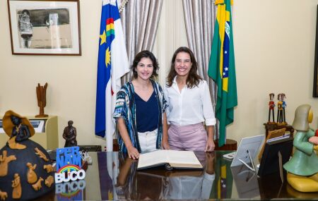 Raquel Lyra transmite governo a Priscila Krause antes de miss&atilde;o internacional na Europa.