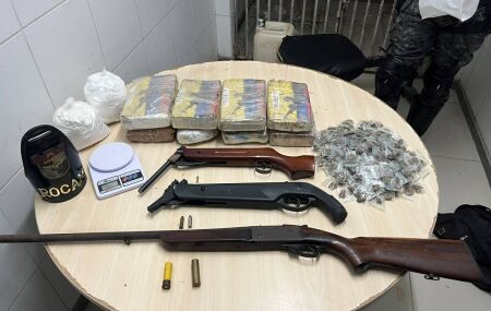 Pol&iacute;cia Militar apreende 28 armas, drogas e granada em opera&ccedil;&atilde;o no Sert&atilde;o de Pernambuco.