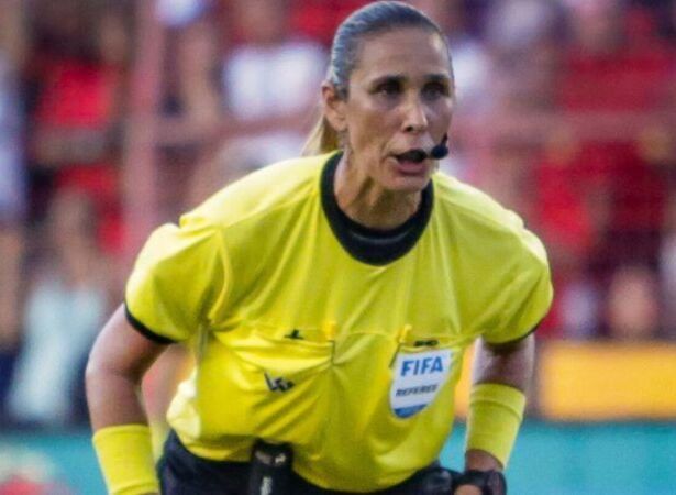 &Aacute;rbitra Deborah Cec&iacute;lia &eacute; suspensa por 180 dias.