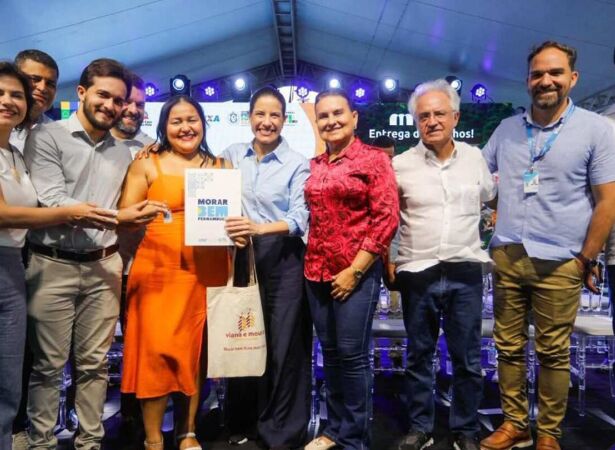 Governadora Raquel Lyra entrega resid&ecirc;ncias em Igarassu.