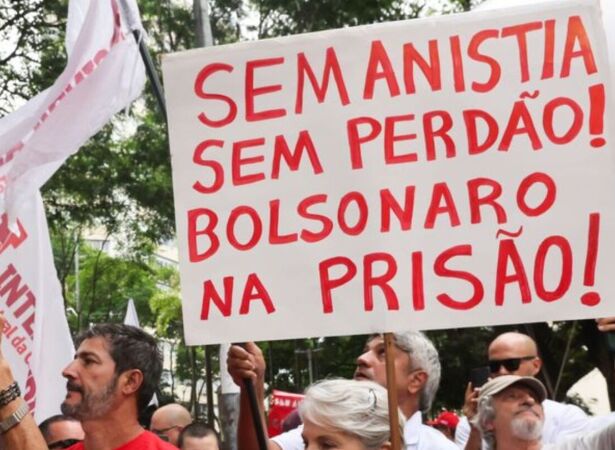 Protesto contra anistia a Bolsonaro.