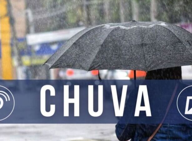 Pessoa com guarda-chuva na rua.