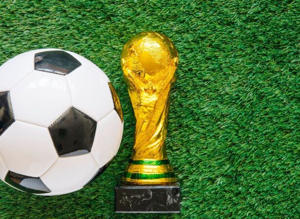 A Copa do Mundo de 2026 ter&aacute; 48 sele&ccedil;&otilde;es e 104 jogos, em um torneio realizado nos Estados Unidos, Canad&aacute; e M&eacute;xico.