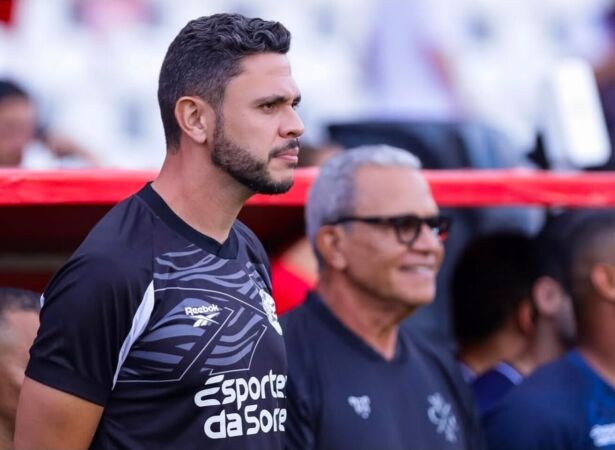 Guilherme dos Anjos  e H&eacute;lio dos Anjos, t&eacute;cnicos do N&aacute;utico.