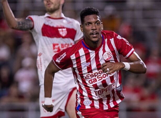 Kauan Maranh&atilde;o comemorando gol contra o CRB.