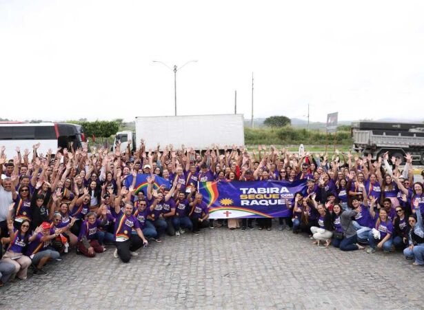 Comitiva do prefeito de Tabira que compareceu a conven&ccedil;&atilde;o de Raquel Lyra.