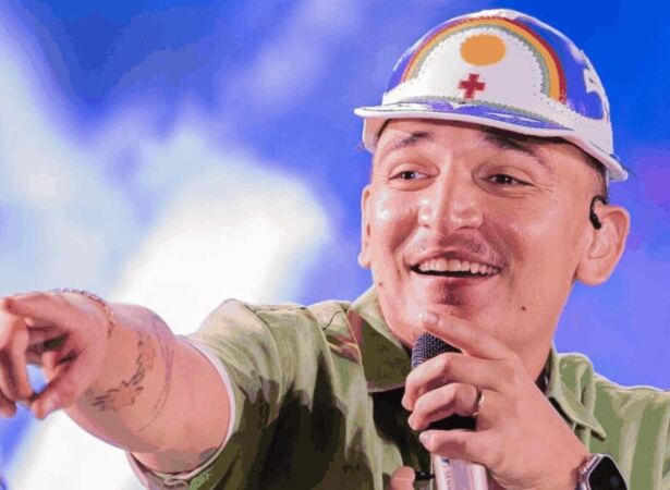 Jo&atilde;o Gomes celebra 24 anos e se torna 1&ordm; brasileiro a cantar em palco ic&ocirc;nico na Austr&aacute;lia