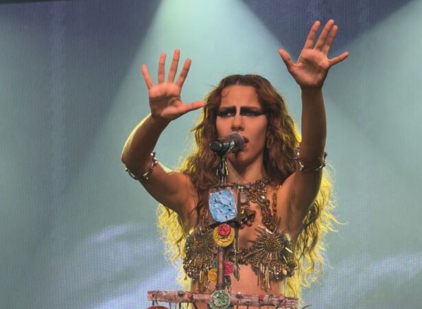 Marina Sena durante apresenta&ccedil;&atilde;o no Recife.