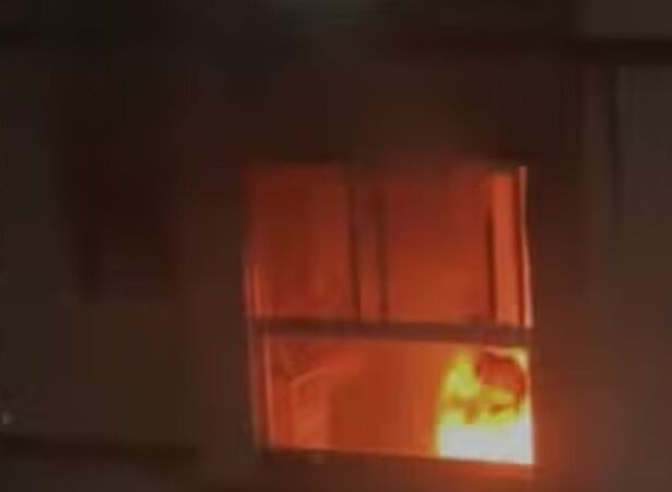 Inc&ecirc;ndio atinge apartamento no quinto andar de edif&iacute;cio em Candeias.