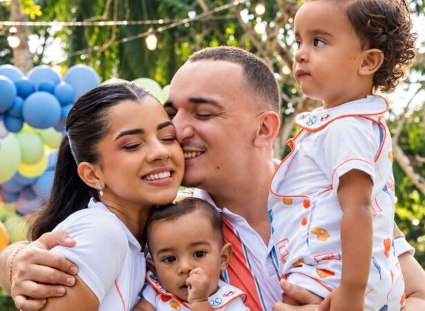 Jo&atilde;o Gomes, Ary Mirelle e seus dois filhos, Joaquim e Jorge.