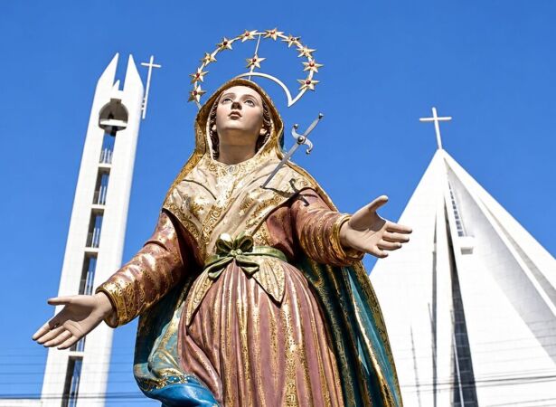 Catedral de Nossa Senhora das Dores realiza festa em honra &agrave; padroeira de Caruaru.