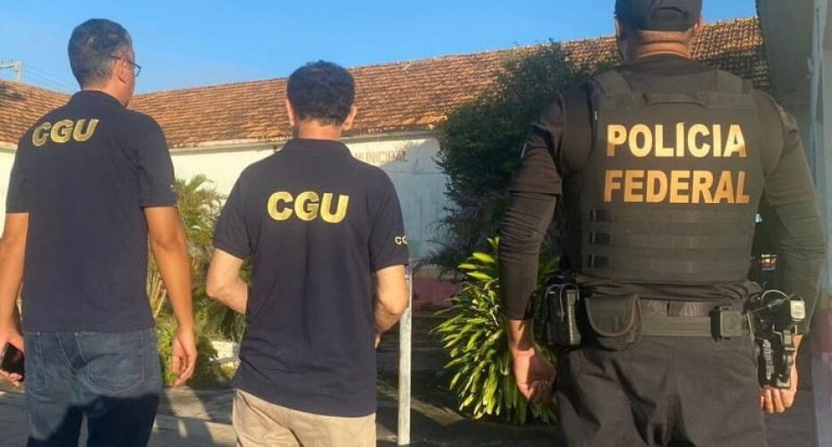 Agentes da CGU e PF.