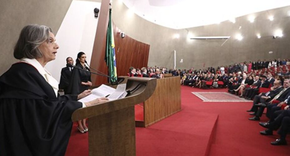 “A mentira continuará a ser duramente combatida, diz Cármen Lúcia ao tomar posse como presidente do TSE.