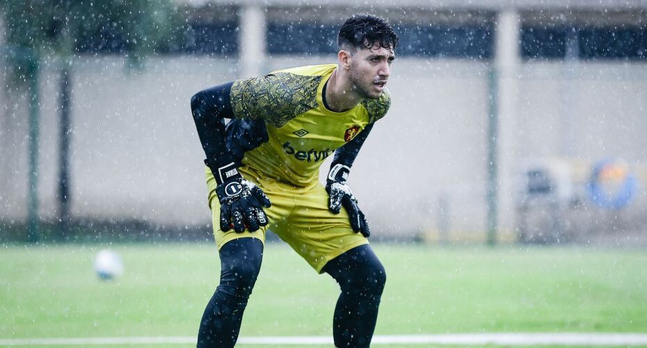 Caíque França, Goleiro do Sport.