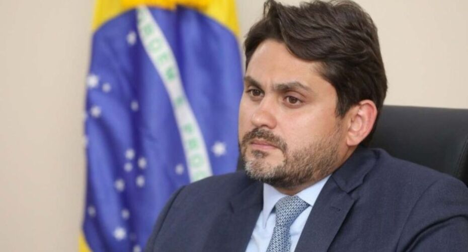 PF indicia ministro Juscelino Filho por corrupção.