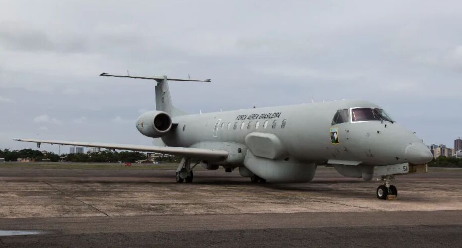 Aeronave da FAB na Base Aérea do Recife.