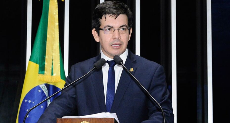 Senador Randolfe Rodrigues.