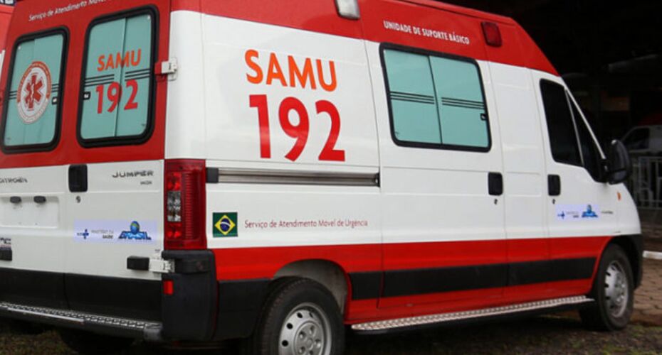 Homem sequestra ambulância após revolta no Detran por multas e é baleado por PM.