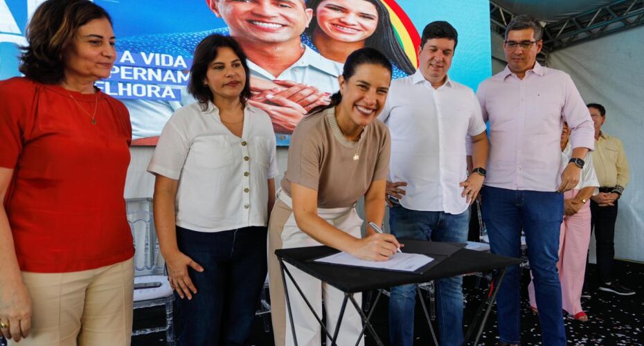 Governadora Raquel Lyra entrega trecho de rodovia requalificada.