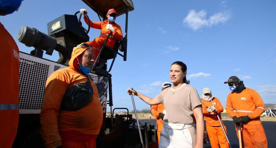 Governadora Raquel Lyra vistoria obra do aeroporto de Serra Talhada.