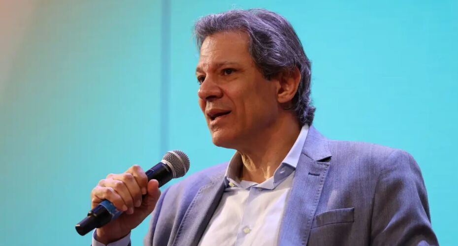 "Quem não paga imposto tem que voltar a pagar", diz Haddad.