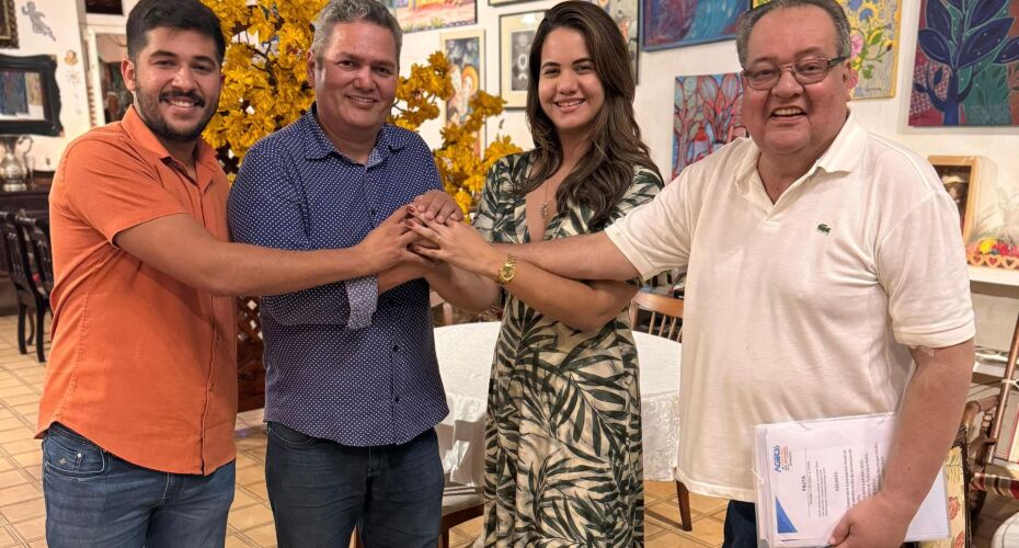 Mirella Almeida, pré-candidata a prefeita de Olinda, recebe apoio do Agir.