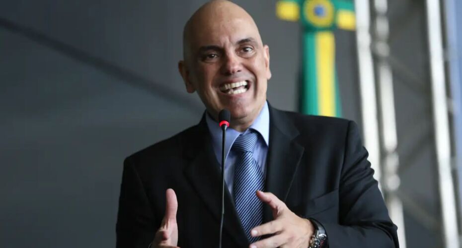 Moraes intima PGR após derrubar norma do CFM contra o aborto legal.