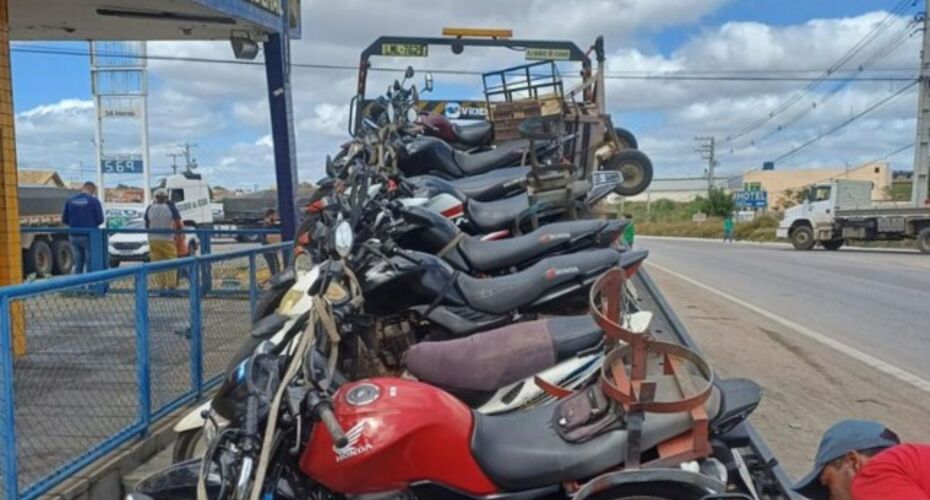 Motocicletas tiradas de circulação durante operação da PRF.