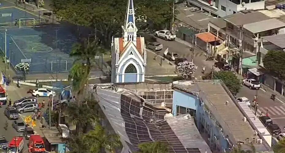  Telhado do Santuário de Nossa Senhora da Conceição, localizado no Morro da Conceição, desabou