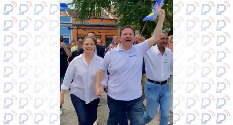 Antônio Campos chegando em convenção partidária.