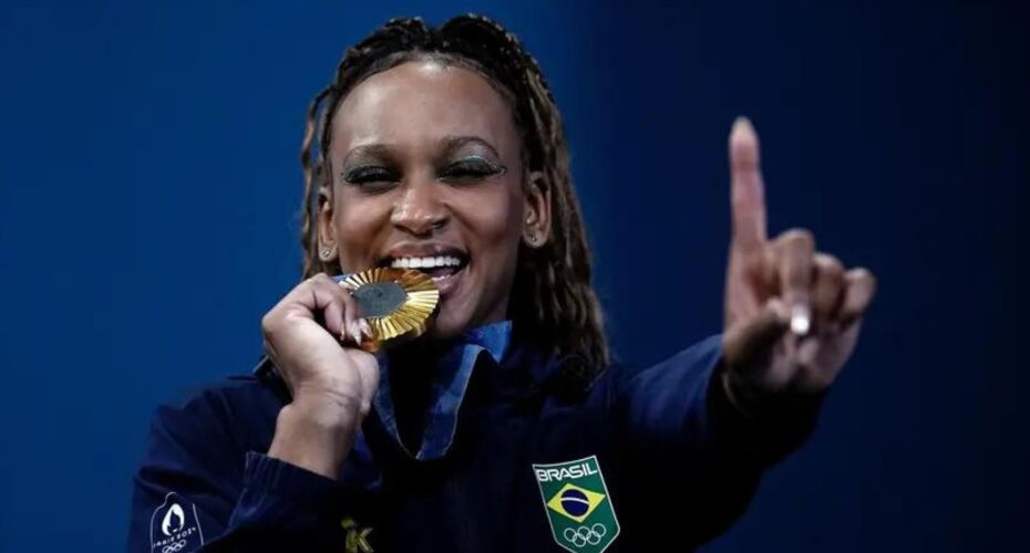 REBECA ANDRADE conquista OURO no solo e se torna a maior medalhista olímpica do BRASIL.