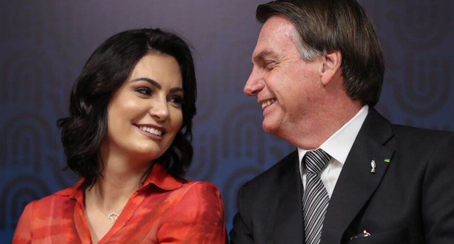 Ex-primeira-dama Michelle Bolsonaro e ex-presidente Jair Bolsonaro.