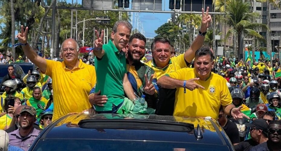 Jair Bolsonaro em Boa Viagem, no Recife.