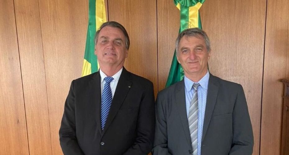 Irmão de BOLSONARO mais que TRIPLICA PATRIMÔNIO em OITO ANOS e cifras alcançam R$ 3,2 MILHÕES.