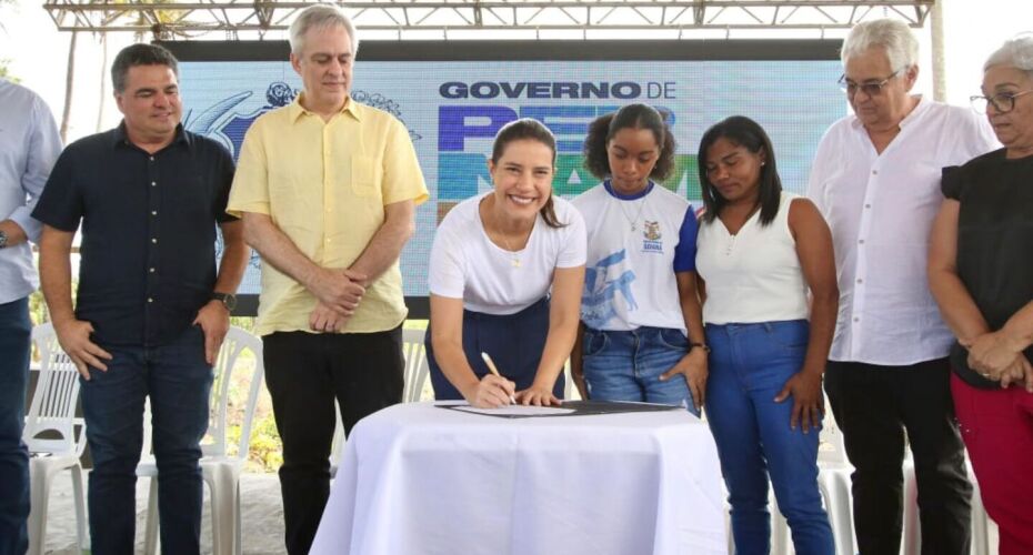 Governadora Raquel Lyra assina ordem de serviço para construção da Escola de Referência em Ensino Médio de Tejucupapo, em Goiana