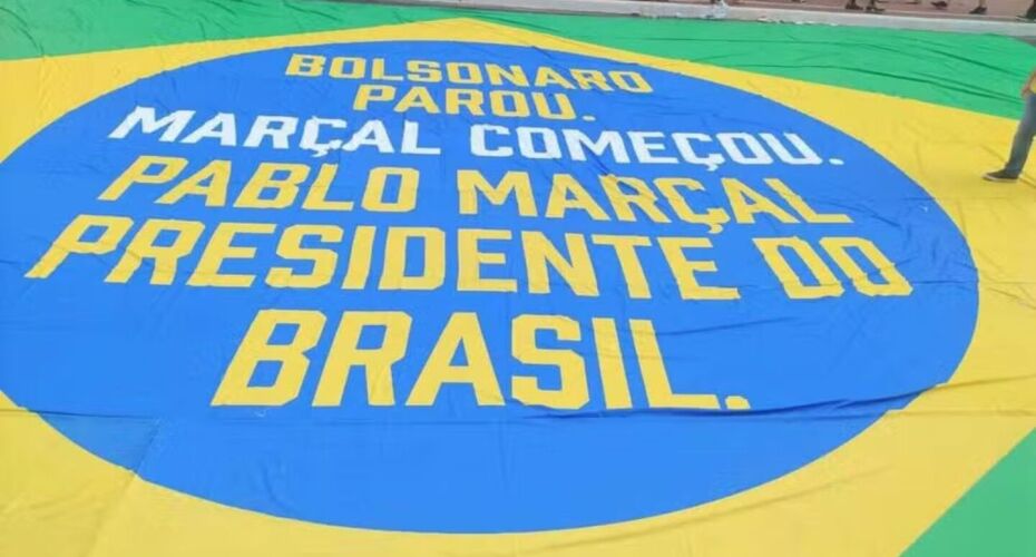 Faixa com os dizeres: "Bolsonaro parou. Marçal continuou. Pablo Marçal presidente do Brasil"