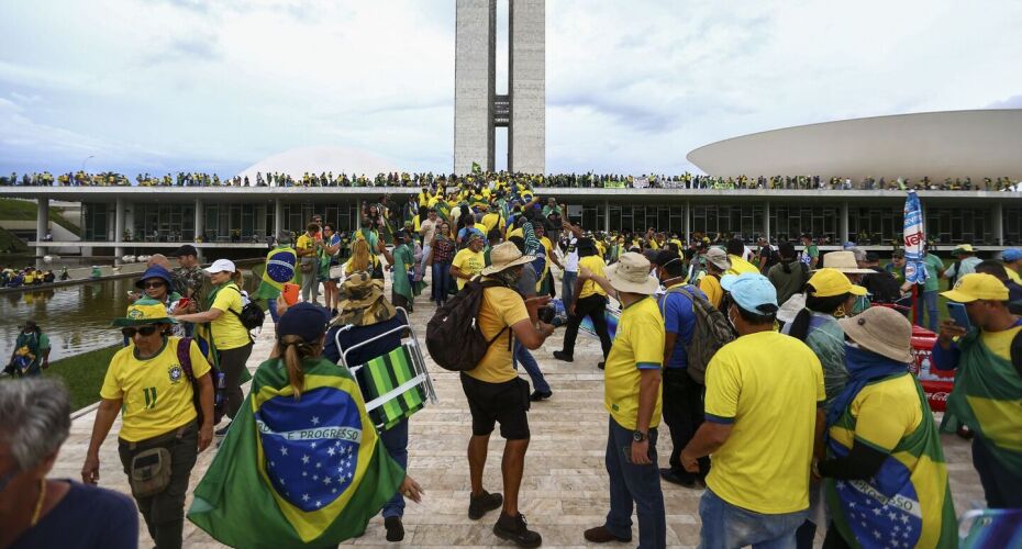 Bolsonaristas durante os atos de 8 de janeiro de 2023