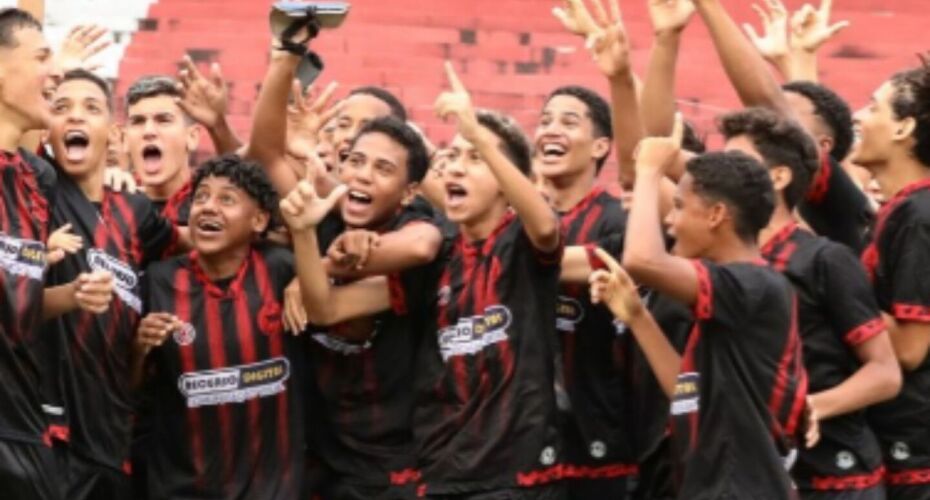 IBIS vence o SANTA CRUZ no SUB-15 e questiona: "Pior time do mundo?"