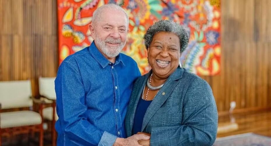 Lula e a nova ministra Macaé Evaristo.