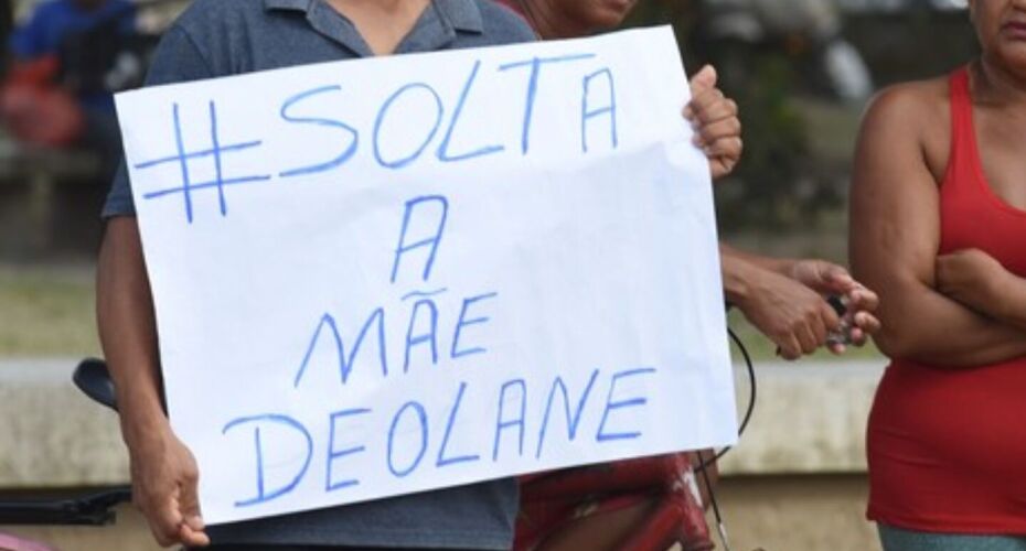 Deolane Bezerra presa.