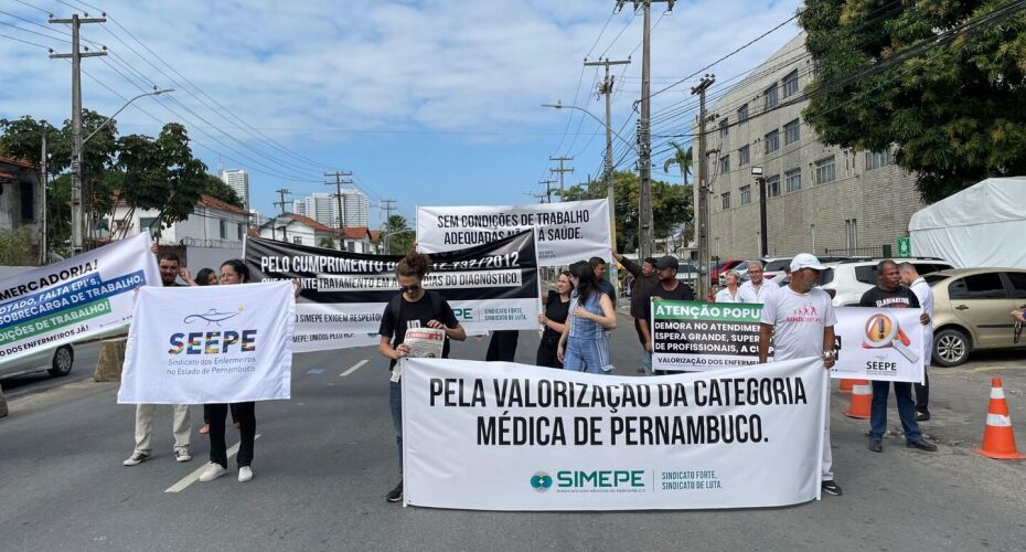 RECIFE: Em ato conjunto, MÉDICOS e ENFERMEIROS REIVINDICAM melhorias no HOSPITAL do CÂNCER.