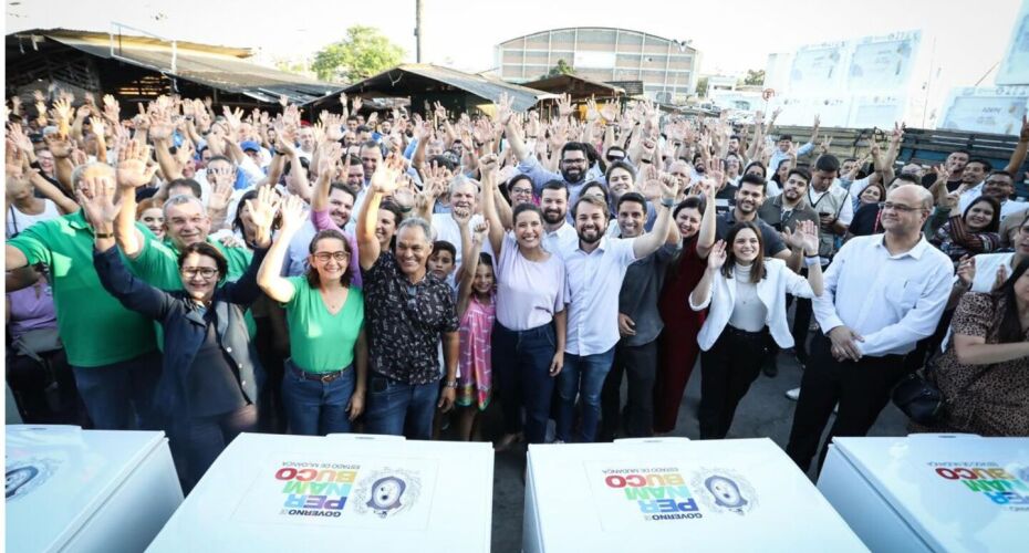 Em Caruaru, Raquel Lyra entrega 232 freezers ao Mercado de Carne; investimento é de R$ 565 MIL.